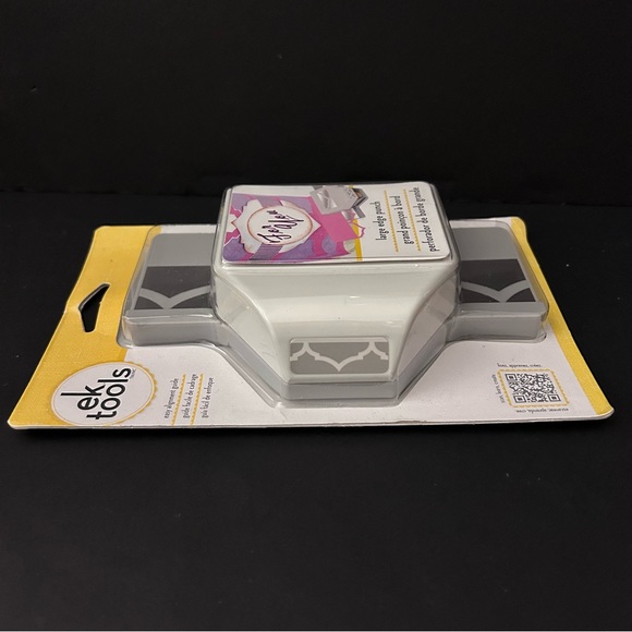 EK Tools LARGE Edge Punch - Point Arch Pattern - Picture 3 of 7